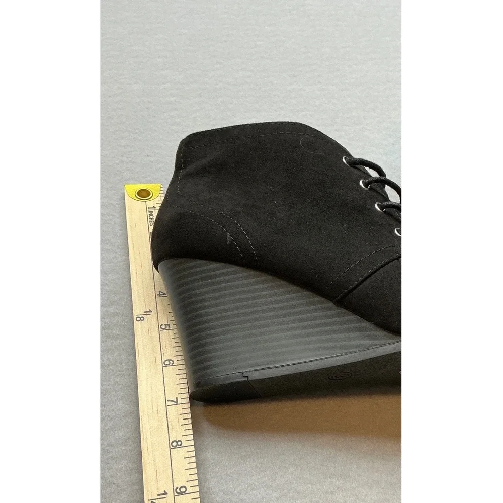 Arizona Lawrence Women Black Lace Up Wedge Booties Size 9M Faux Suede Ankle Boot